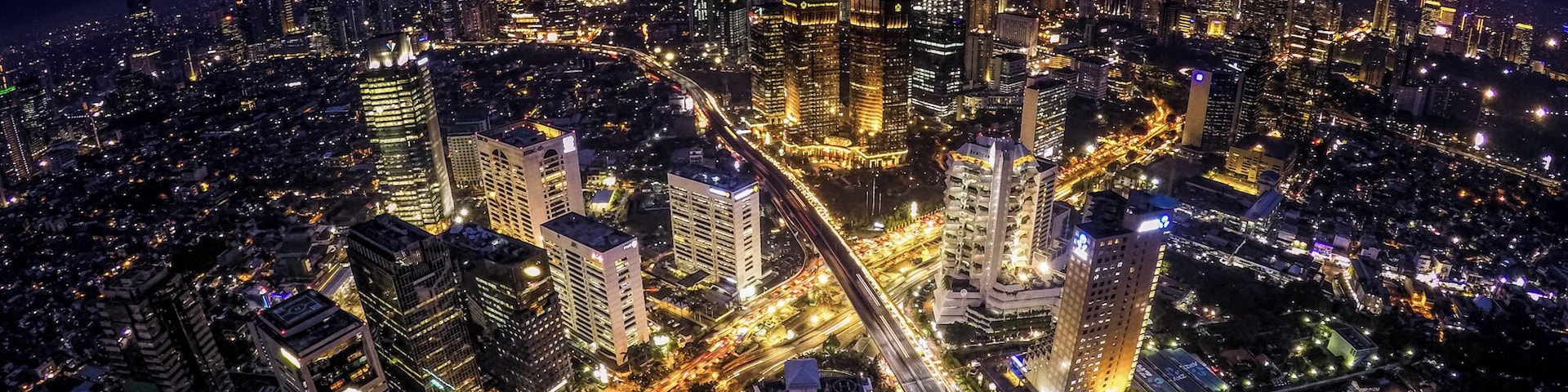 Here is the breath-taking view from the new second tallest building in #Jakarta which was just opened, Sahid Sudirman Centre. From its roof top you will see the new famous 'X of Jakarta', a crossing elevated road that makes a letter 'X'.
Sahid Sudirman Center has 59 storeys with 258 meters height or it is just 4 metres away from Wisma 46 which has been the tallest building in Indonesia with its 261.9 metres.
#skylines
#nightshot
#gopro