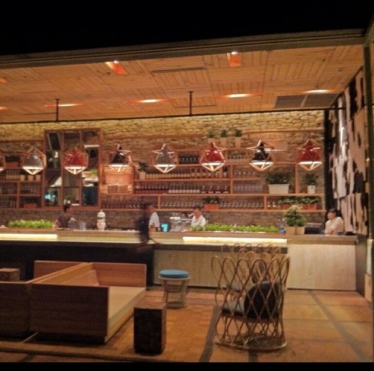 New spot on the 56th floor, with an outdoor area and the view of the bustling city