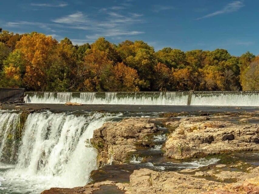 Grand Falls in Joplin, Missouri is a beautiful place to visit #missouri #ozarks #joplin