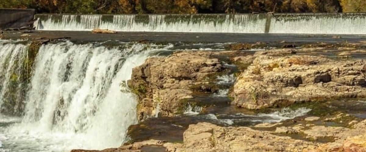 Grand Falls in Joplin, Missouri is a beautiful place to visit #missouri #ozarks #joplin