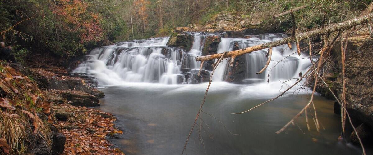 The amazing Chauga Narrows of South Carolina. The normally calm Chauga River goes crazy for about 200ft turning into a class 6 rapid that is loud and wild. This small waterfall marks the start of the narrows with the crazy part starting just behind frame. For a video guide of this destination (along with some epic drone video), please check out https://www.hdcarolina.com/episode/chauga-narrows
#Waterfall