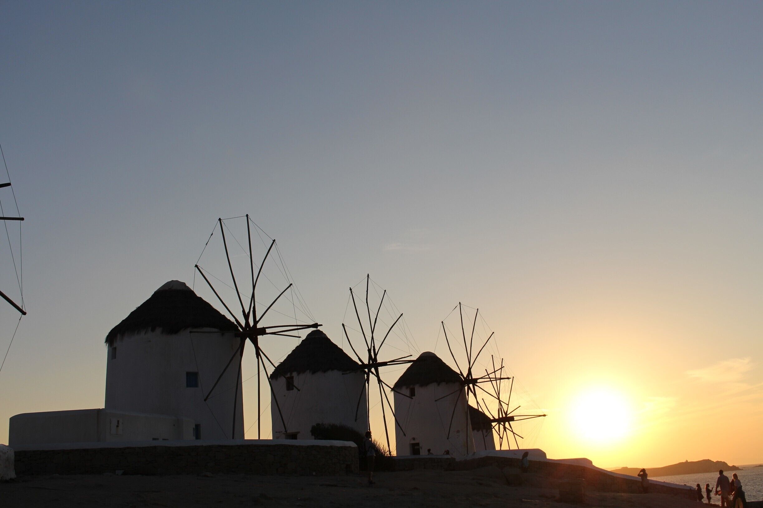 🌾 #mykonos #sunset #windmills #wutheringheights #cyclades #greece #wanderlust #endlesssummer #goldenhour #LifeAtExpedia #wewhotravel