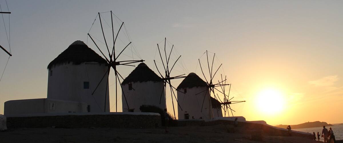 🌾 #mykonos #sunset #windmills #wutheringheights #cyclades #greece #wanderlust #endlesssummer #goldenhour #LifeAtExpedia #wewhotravel