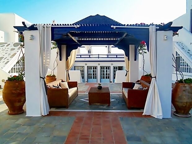 It is built in layers almost next to the sea and will win you with the first glance. Upon arrival the guests are impressed by the lobby and reception area. The hotel rooms are spacious, decorated in Cycladic theme and colors, with comfortable furniture and a private balcony. 
www.sanmarco.gr
