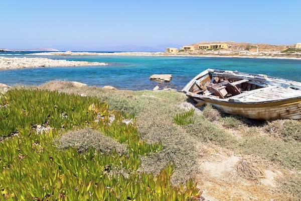 Delos is one the the many small islands that form the Cyclades archipelago in Greece.
Despite its small size, it is home to one of the most important archeological sites in Greece and well worth the detour.
If, like me, you find yourself stuck on Mykonos which has very little to offer (other than partying), Delos is easily accessible from there by boat.