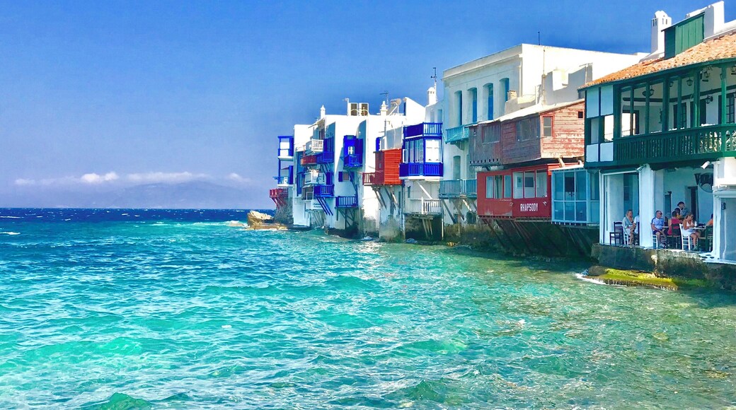 Fell head over heels for Mykonos - thank you to all of the lovely local people there for guiding us to the best photo spots #localsecrets #mikonos #island #Greece