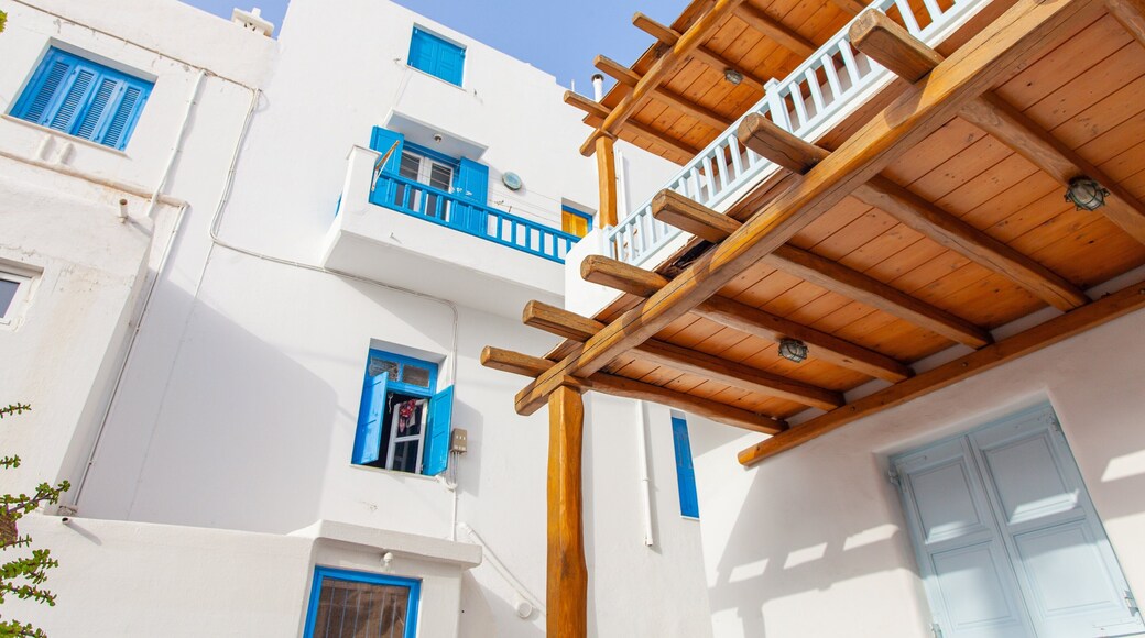 Ciudad de Mikonos que incluye una casa
