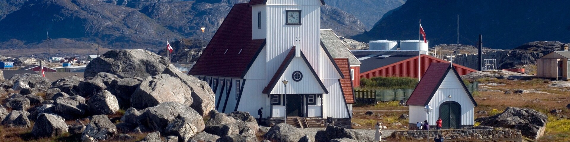 Nanortalik featuring a small town or village and mountains