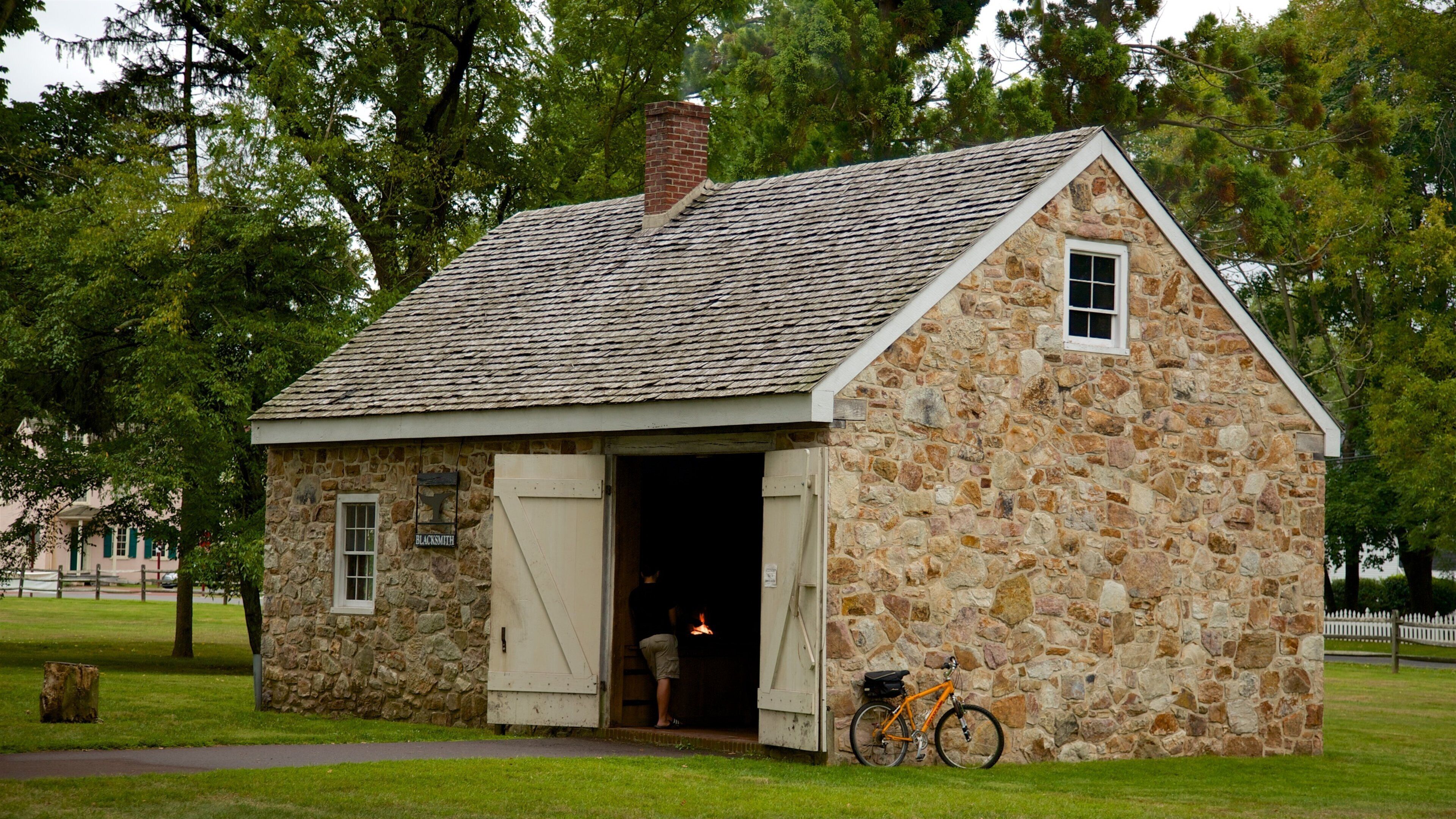 Washington Crossing featuring heritage architecture