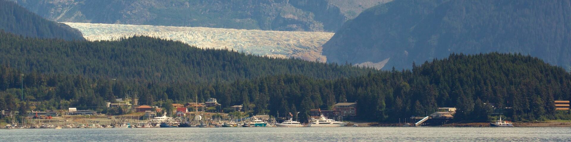 Juneau welches beinhaltet Berge und Schnee