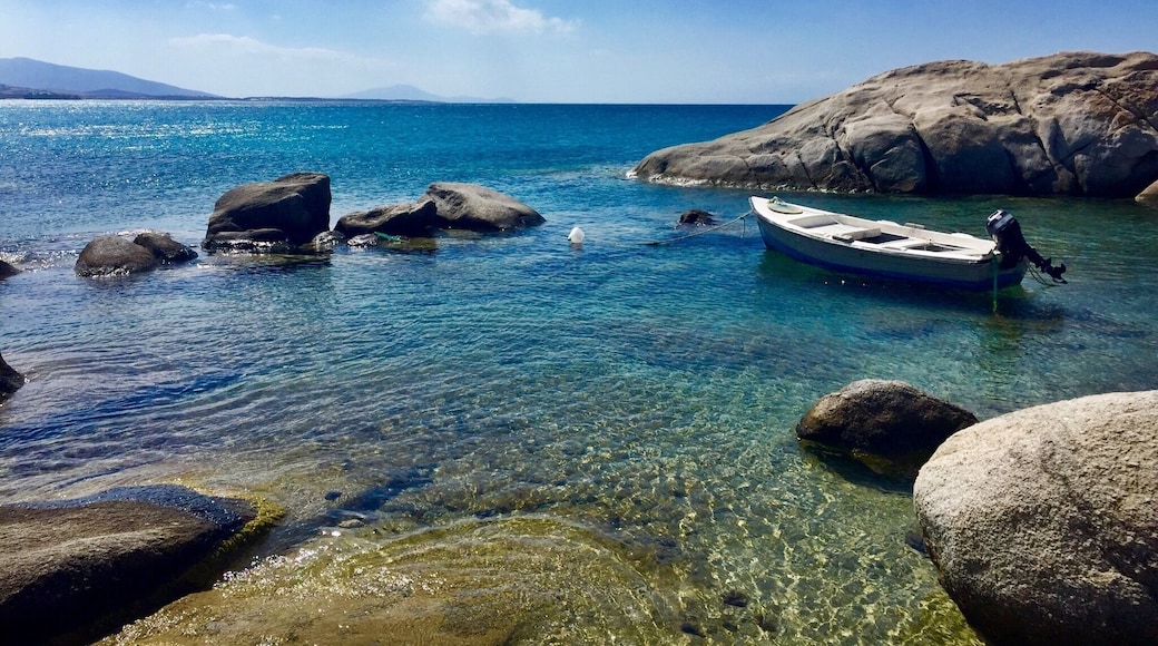 Where the water is so beautiful and the scenery quite complementary. #greece #prehoneymoon #lifeatexpedia
#beachbound in Naxos