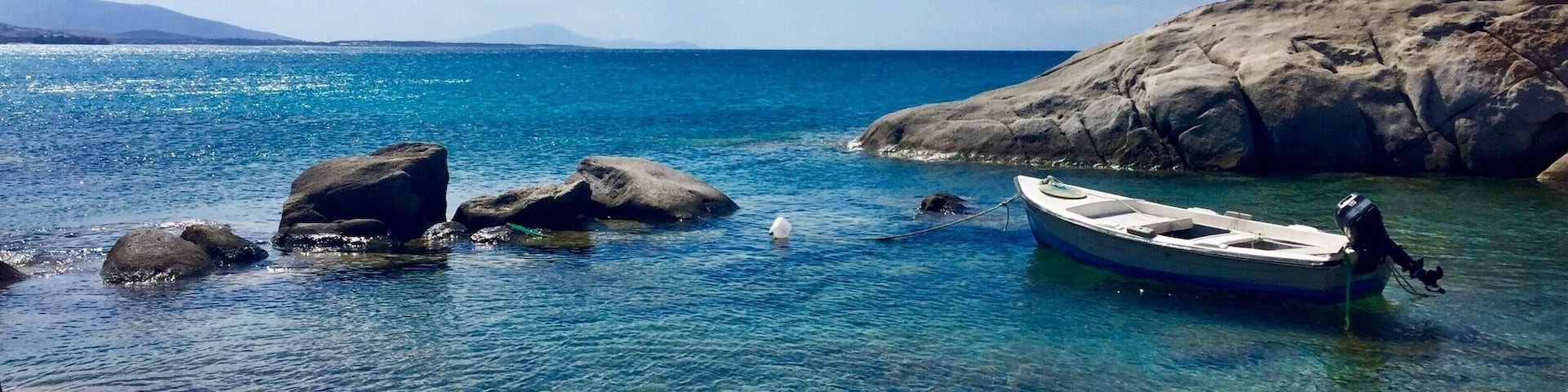 Where the water is so beautiful and the scenery quite complementary. #greece #prehoneymoon #lifeatexpedia
#beachbound in Naxos