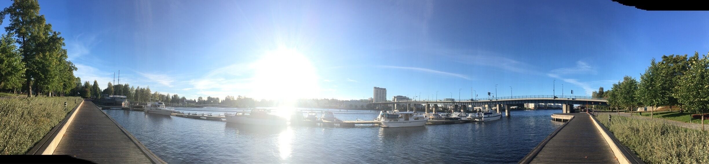 Vue de la rivière au matin