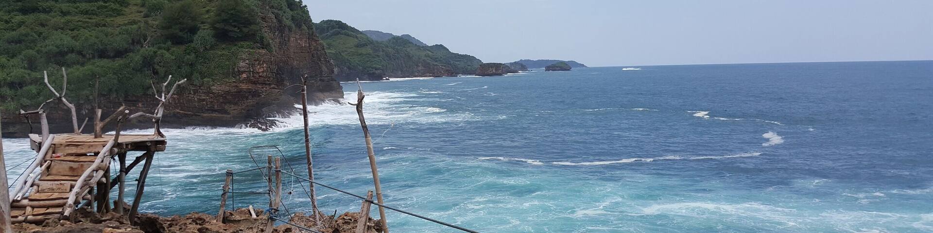 Pantai Timang, Yogyakarta. One of the best view I've ever seen #lifeatexpedia
