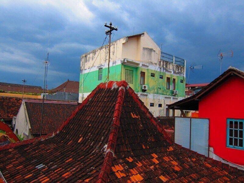 Love it or hate it Yogyakarta and its surrounds are not a place to skip.  This bustling city has several places to visit within the city limits and many outside. Among them, Yogya is the jumping-off point to visit the UNESCO site of Borodubur.  More details: http://turtlestravel.com/dont-skip-yogyakarta-indonesia/