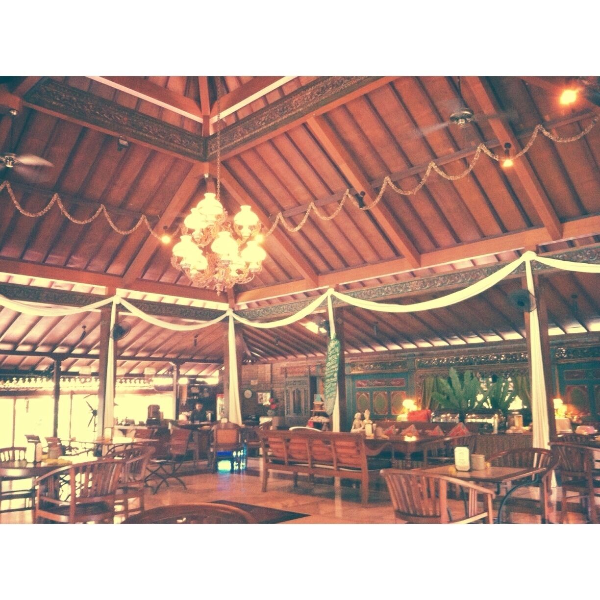 A quaint breakfast with soft gamelan music in the background. Unlike typical rowdy & noisy mass hotel buffet. 