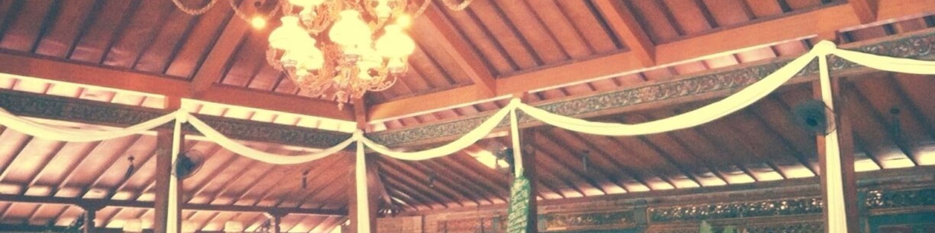 A quaint breakfast with soft gamelan music in the background. Unlike typical rowdy & noisy mass hotel buffet.