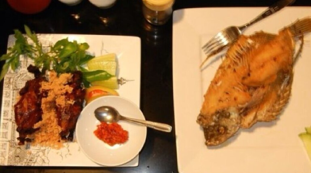 Fried fish and baby chicken are very typical dishes in the Indonesian Cuisine