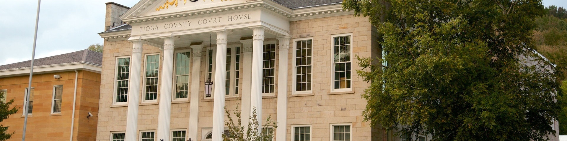 Wellsboro which includes heritage architecture