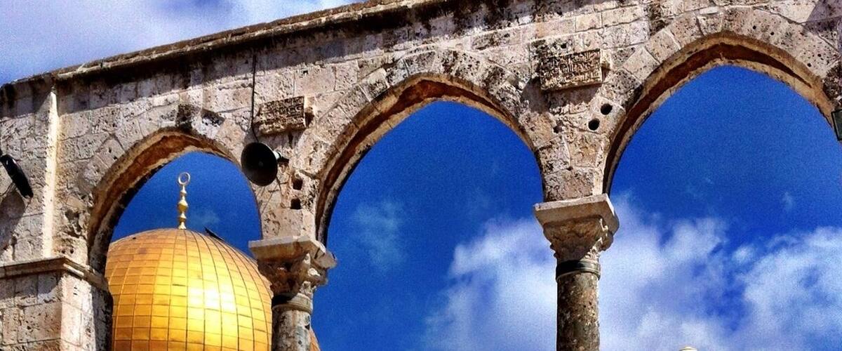 Beautiful view of the Dome of the Rock, on the Temple Mount in Jerusalem.
You can visit the place between 7 and 11 am only. The access is made by the Western Wall. You can't enter the Dome or the Al-Aqsa Mosquee if you're not Muslim. But the Temple Mount is a wonderful place to visit, with a very peaceful atmosphere.