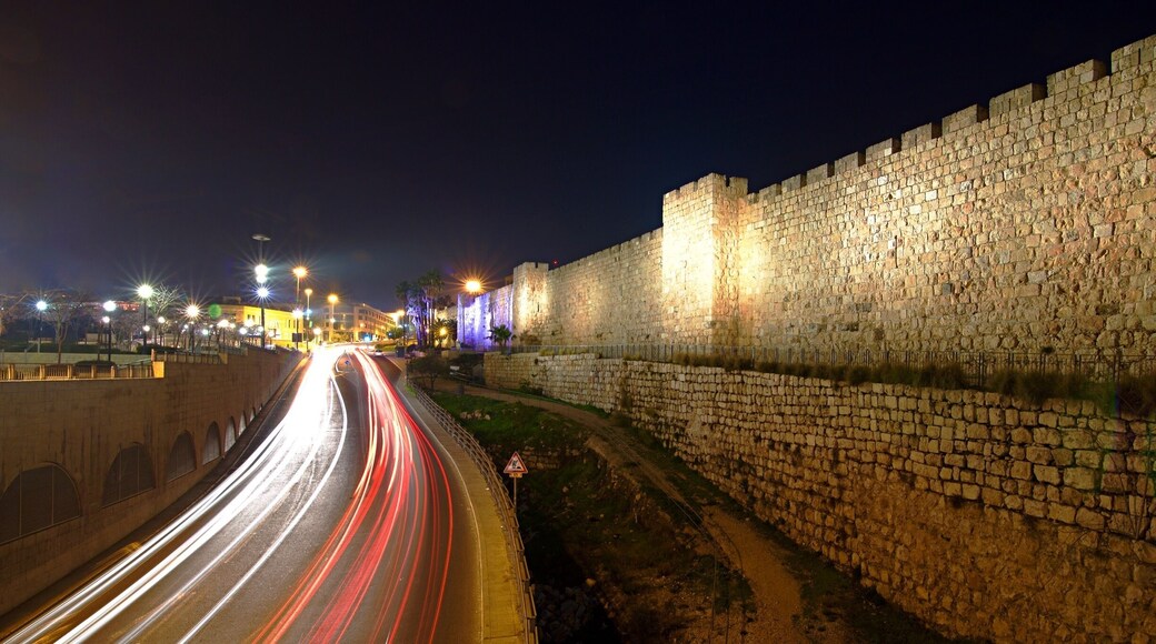 UNESCO World Heritage Site: The Old City of Jerusalem
The Old City is home to several sites of key religious importance: the Temple Mount and Western Wall for Jews, the Church of the Holy Sepulchre for Christians and the Dome of the Rock and al-Aqsa Mosque for Muslims. It was added to the UNESCO World Heritage Site List in 1981.(Wikipedia)
#Jerusalem #Israel #OldCity #citywall #road #nightscape #UNESCOWorldHeritageSites #OnTheRoad