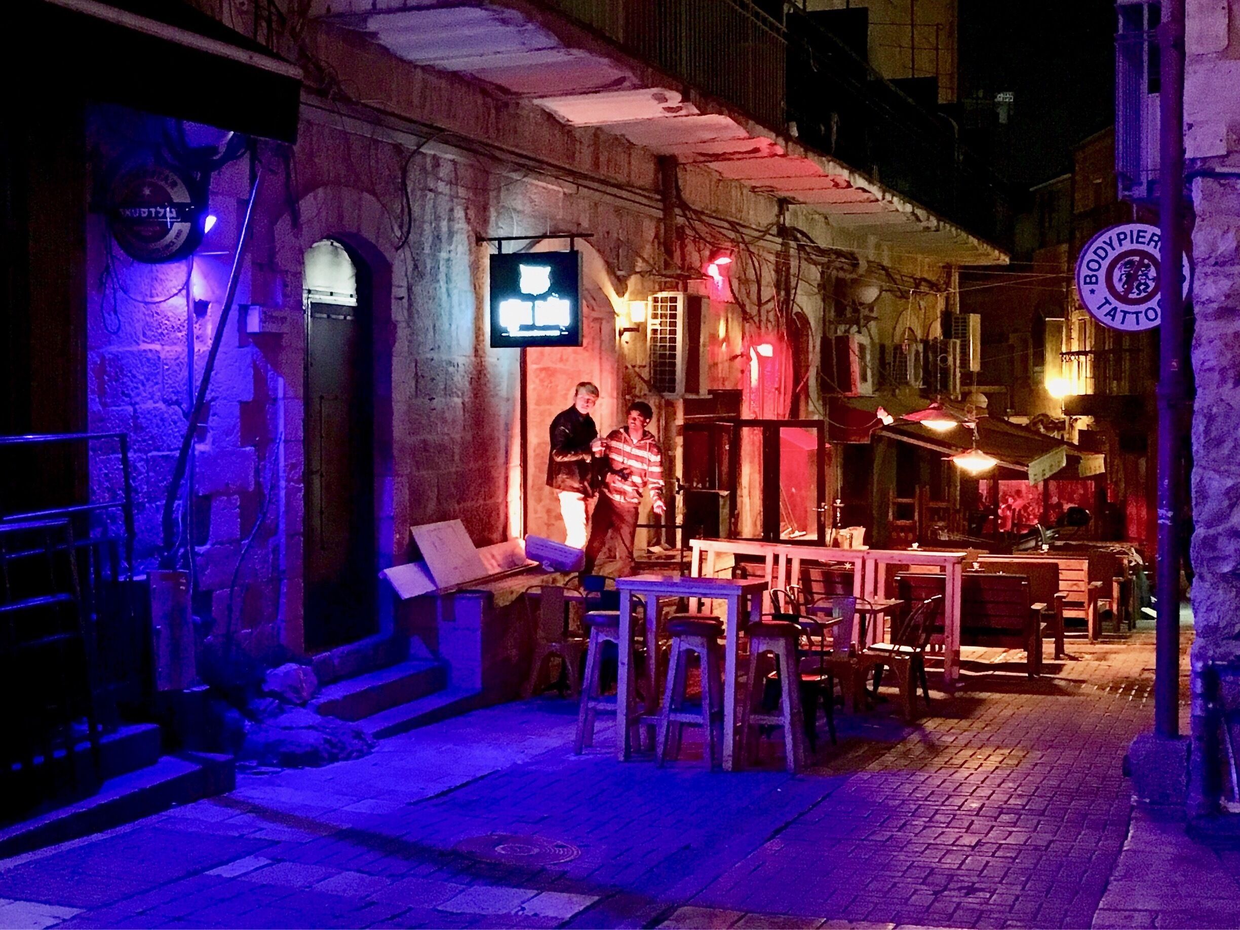 Like the locals to enjoy the peaceful Sabbath Night at Wildcat Bar, the traditional experience in Israel only. Its located next to Soho Pub and near light train runs only Jaffa Street in Jerusalem.
#Jerusalem #Israel #TroveOnTuesday #nightlife #Sabbath #patio #bar #alley