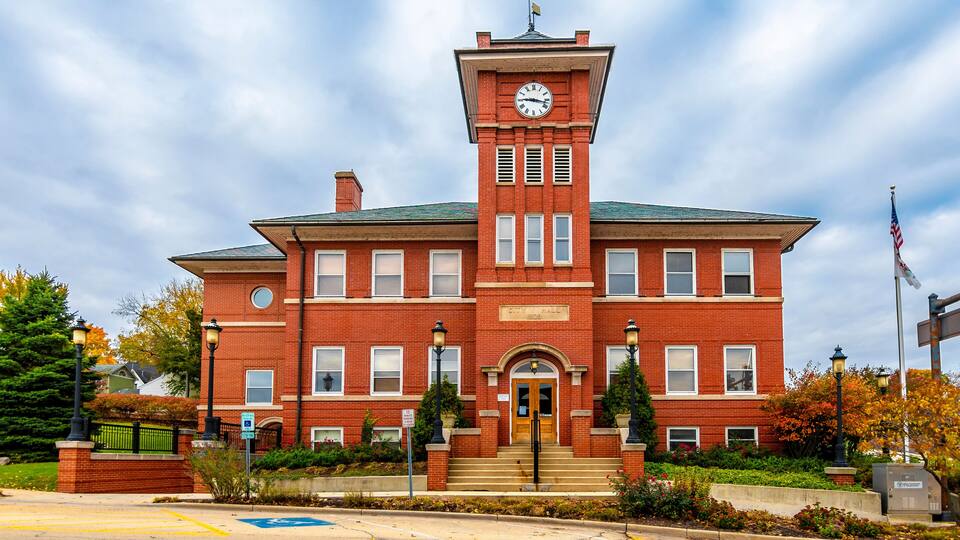 Dundee Town street view in Illinois State of USA