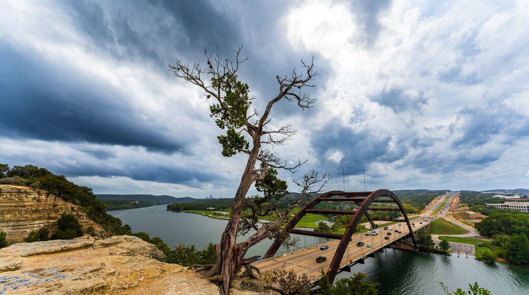 ويست ليك هيلز