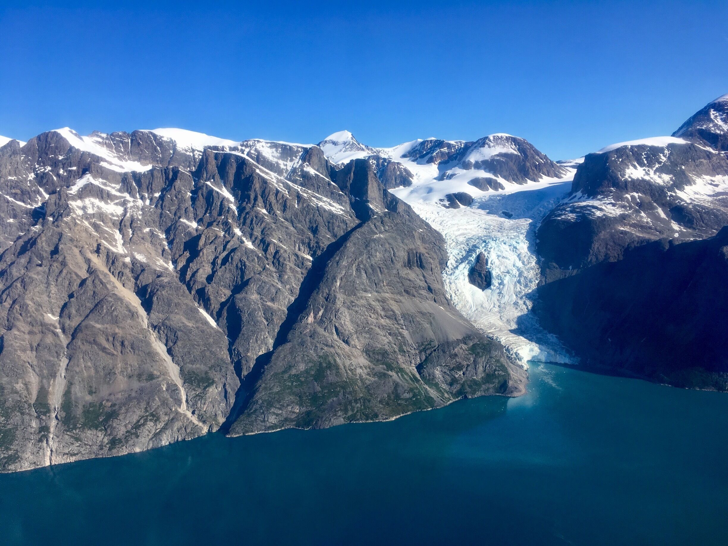 I have been working as a nurse in Greenland for nearly 4 months now and this country still amazes me. 
One day at work, I had to evacuate a patient who was going to Denmark for medical treatment. We flew from Maniitsoq to Kangerlussuaq in a helicopter and saw this stunning view 😍