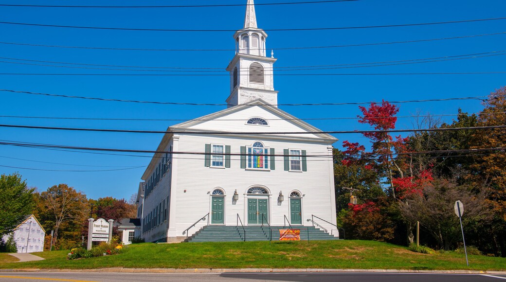 First Parish of Westwood Church at 252 Nahatan Street in historic town center of Westwood, Massachusetts MA, USA.