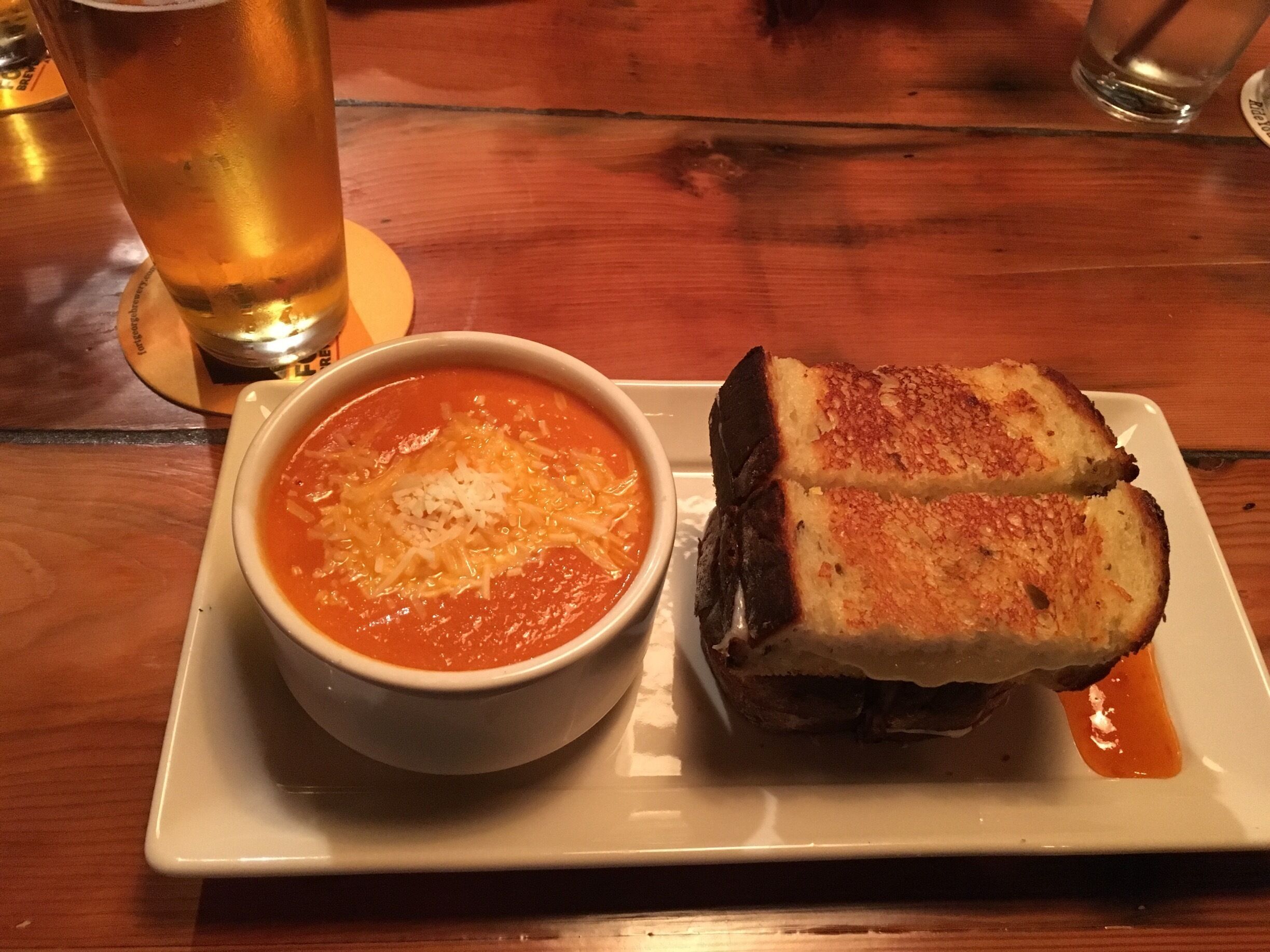 New restaurant in the hood!! Same owners as Jules Mae's but kid friendly--just plain friendly! Comfortable space, delicious food, good beer, nice people. We will be here often!