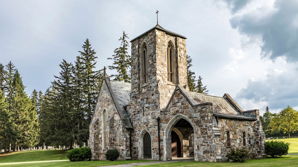 chapel of Westlawn cemetery in the north part of Williamstown
