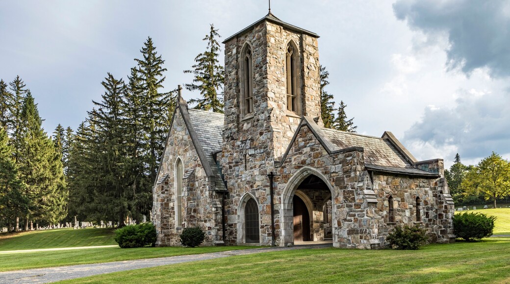 chapel of Westlawn cemetery in the north part of Williamstown
