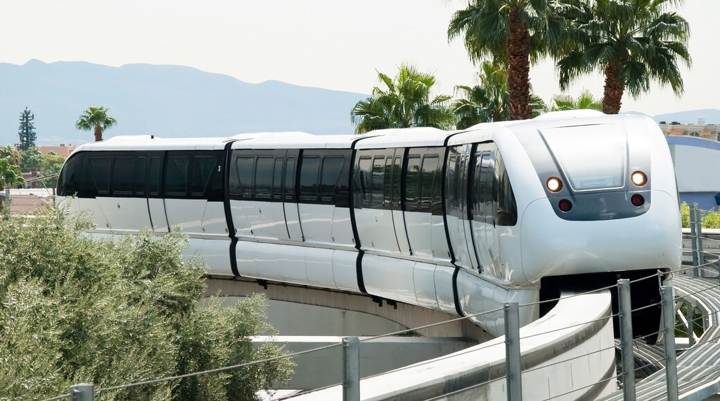 Monorail arriving to the station on the Las Vegas Strip
