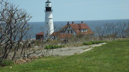 Nothing is quite like driving the coast of Maine. Saw the mansion of George H. Bush in Kennibunkport (he also has a mansion in Texas where there is no state tax.