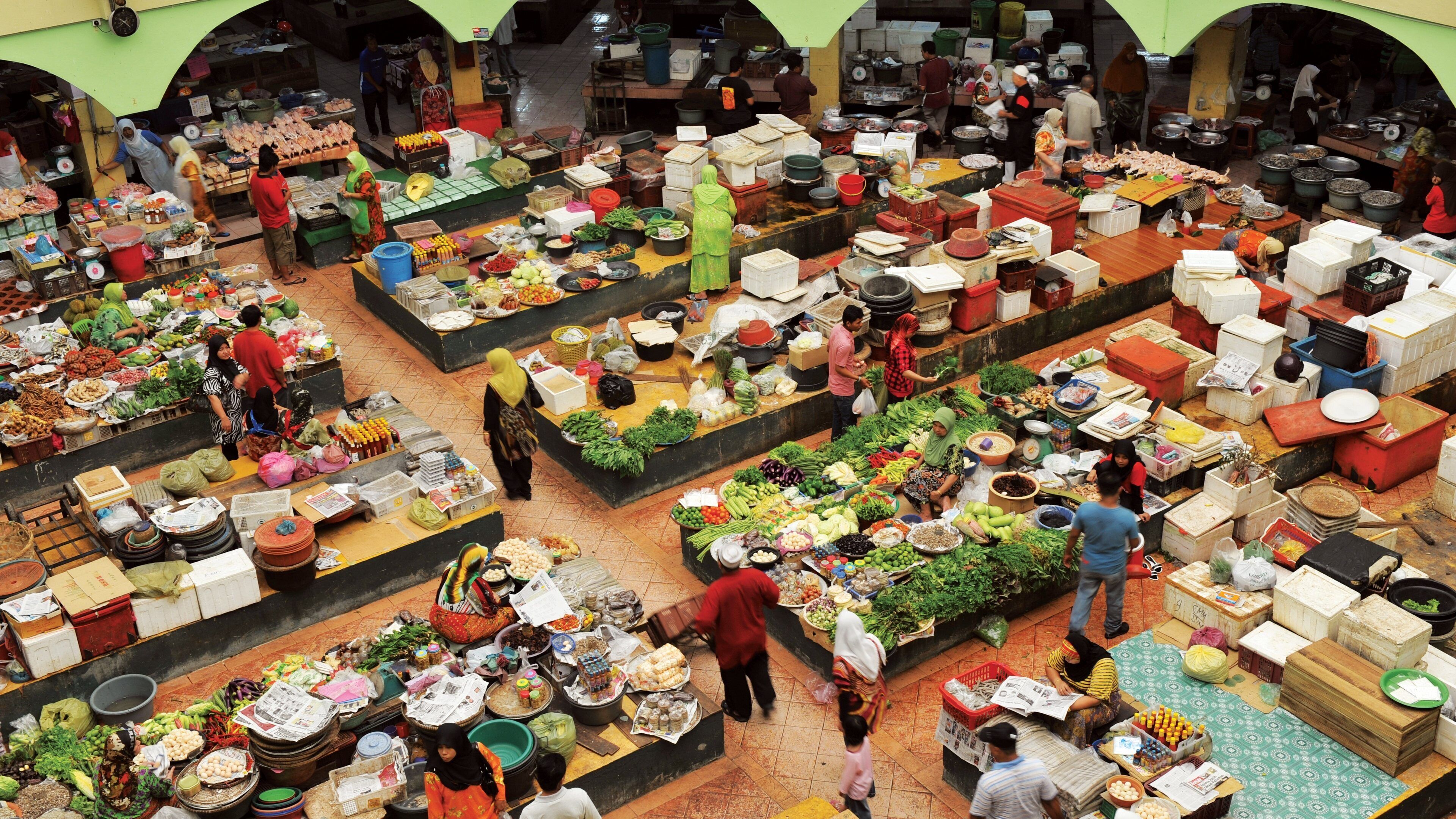 Kota Bharu featuring interior views and markets