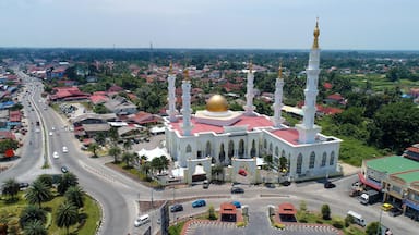 Kota Bharu featuring landscape views and heritage architecture