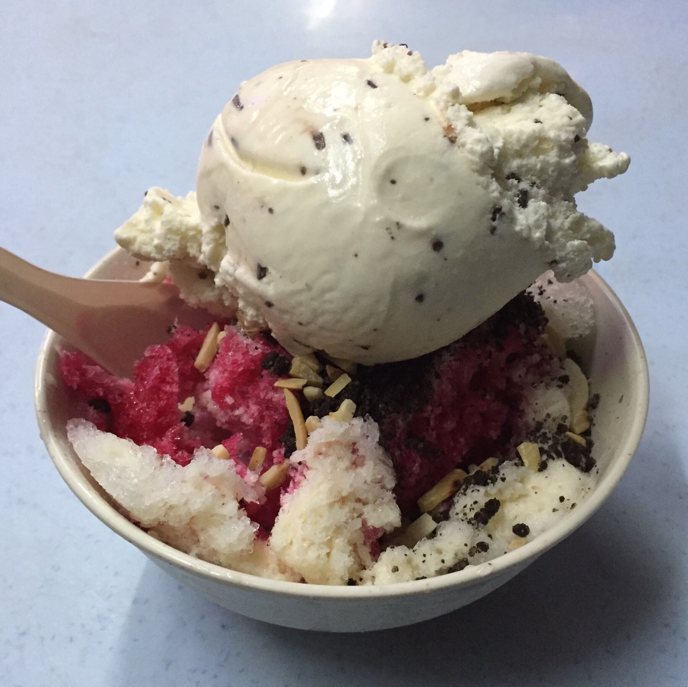 Besides the burgers and spaghetti go for the ice kacang. Superb!