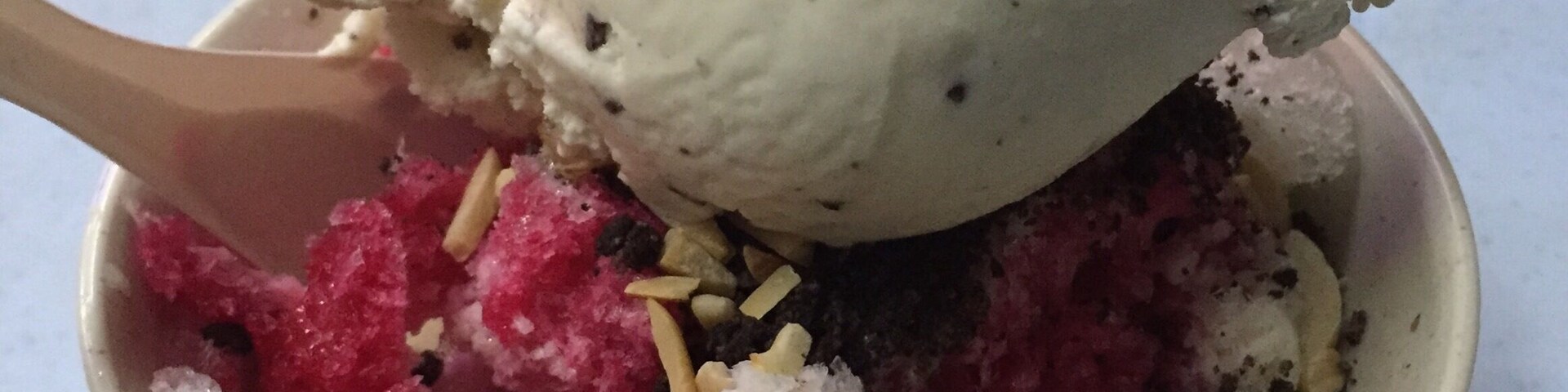 Besides the burgers and spaghetti go for the ice kacang. Superb!