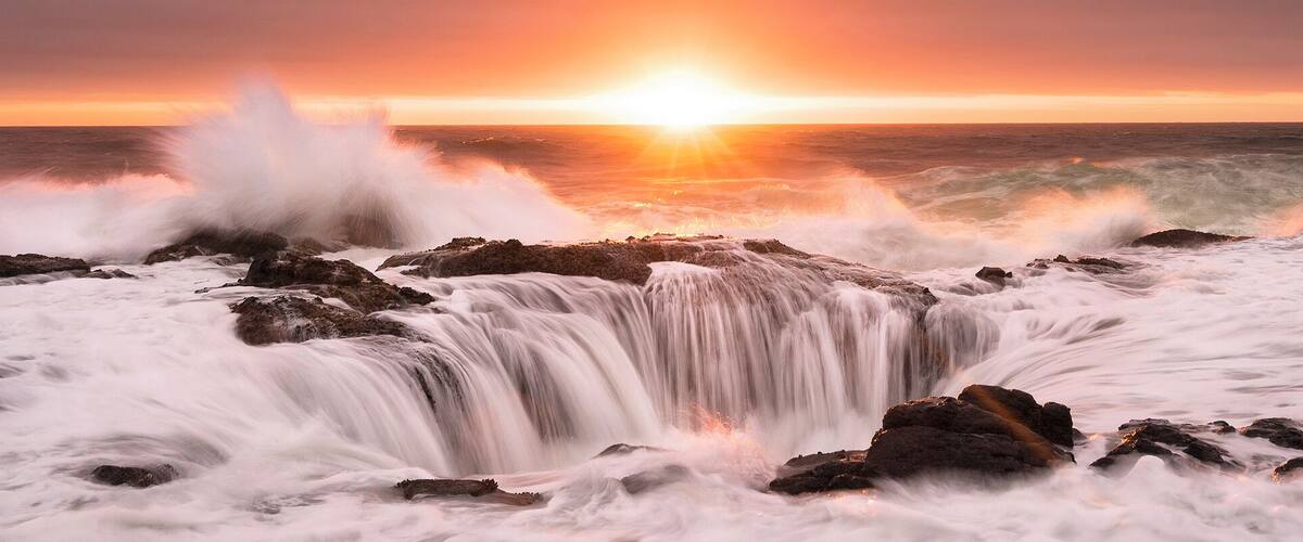 Thor's Well, described by some as the "drainpipe of the Pacific", and even "a gate to hell", is a relatively unknown stop along Oregon's coastal highway. The site is most spectacular at high tide, or during storms when water washes violently over the rocks and funnels into the hole. #ADVENTURE