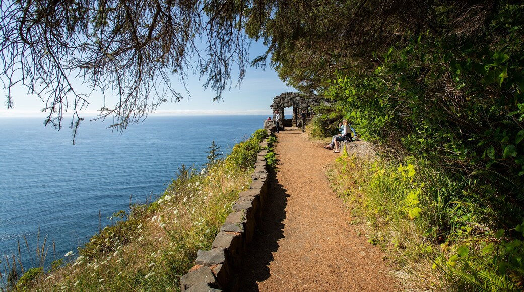 Yachats which includes general coastal views