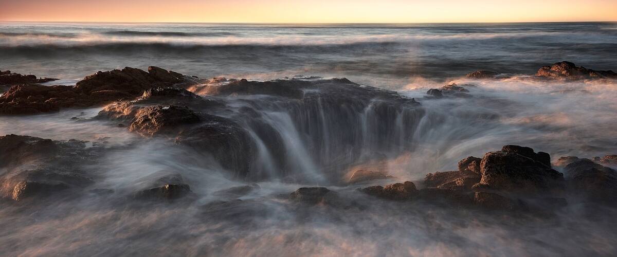 Awesome seascapes here, be CAREFUL! The sea here is quite angry. At times the waves broke so hard it sounded like gunshots! Great place for Astro as well.