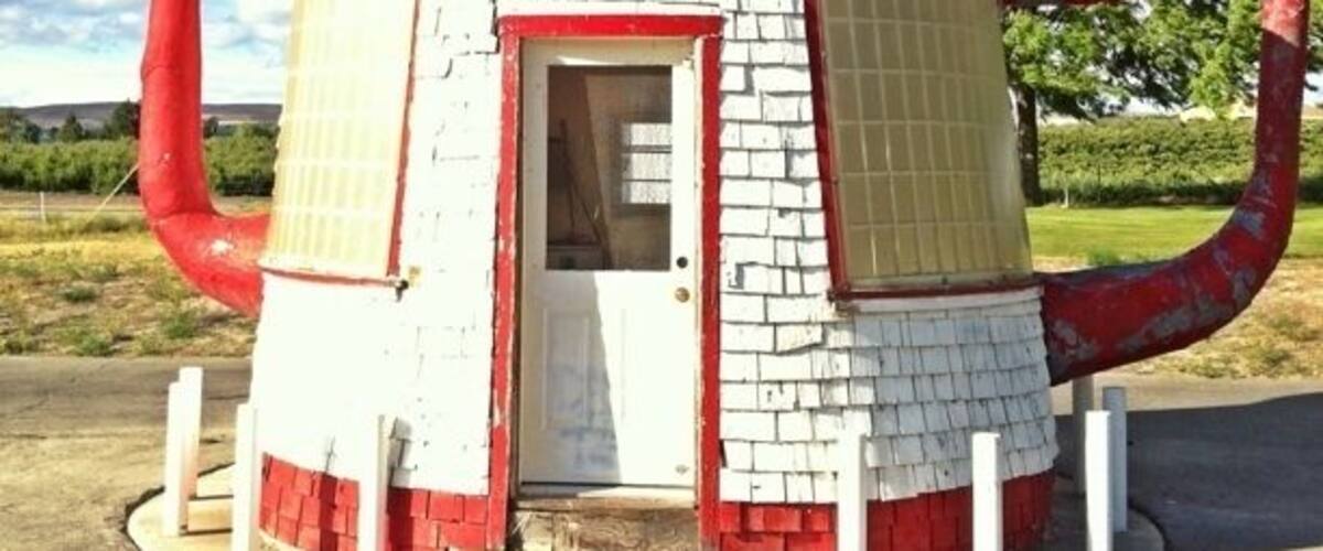 A novelty gas station built in 1922 along US Route 12. No longer operational, the pumps proudly display their last sale (1.87/gal). The station was hand-built by a local businessman as a contemporary jab at the Teapot Dome Scandal, in which Secretary of the Interior Albert Fall illegally leased oilfields in Teapot Dome, WY and Elk Hills, CA to private companies. Fall was found guilty of bribery, fined $100,000 and sent to prison.
Plans to restore and relocate the teapot to a park in downtown Zillah are underway.