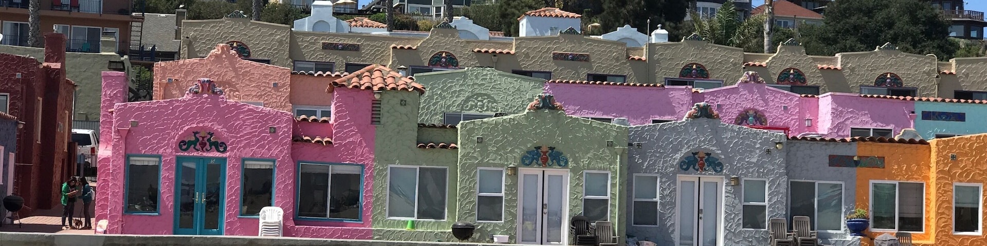 Colorful Venetian Hotel in front of the beach!! not that crowded...