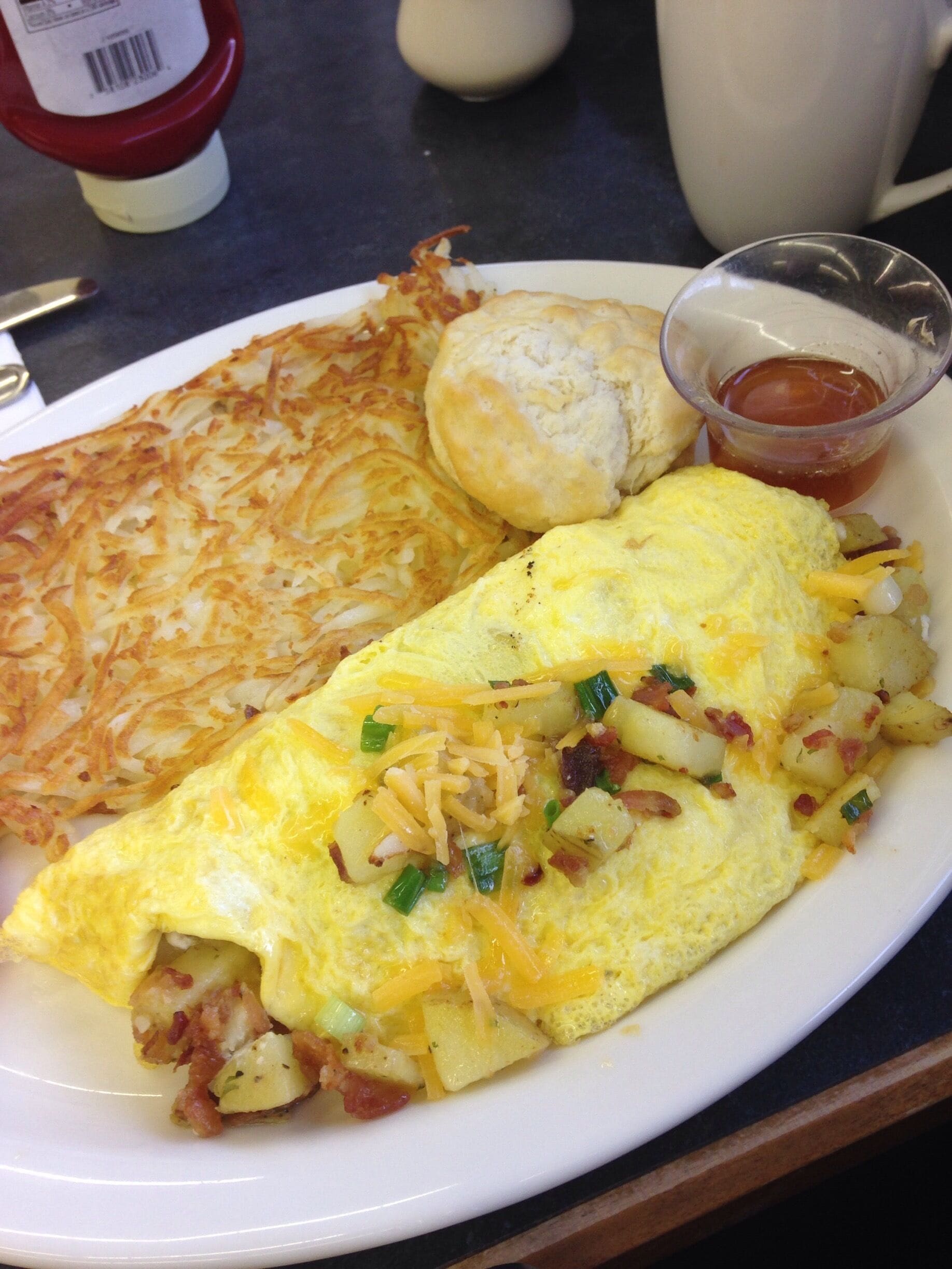 If you're driving on Interstate 5, you have to stop at this place. It's definitely the best breakfast in Orland. Hearty portions that range from $6-$10. They also have fresh baked cinnamon rolls. 