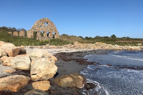 How cool is it to see #ruins on a beach?