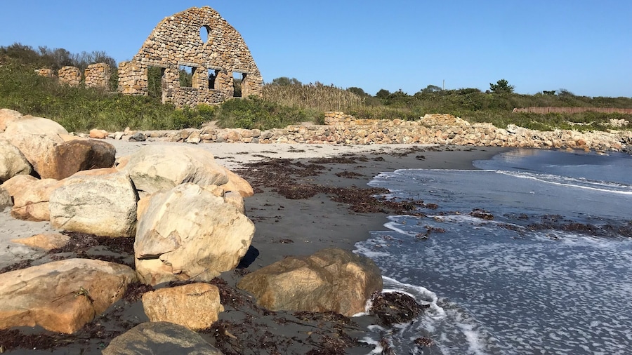 How cool is it to see #ruins on a beach?