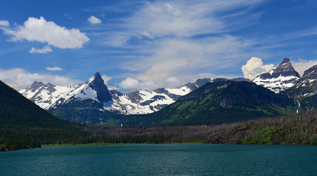 spectacular panorama of fusillade mountain and gunsight ridge from the wild goose island lookout in glacuer national park, montana