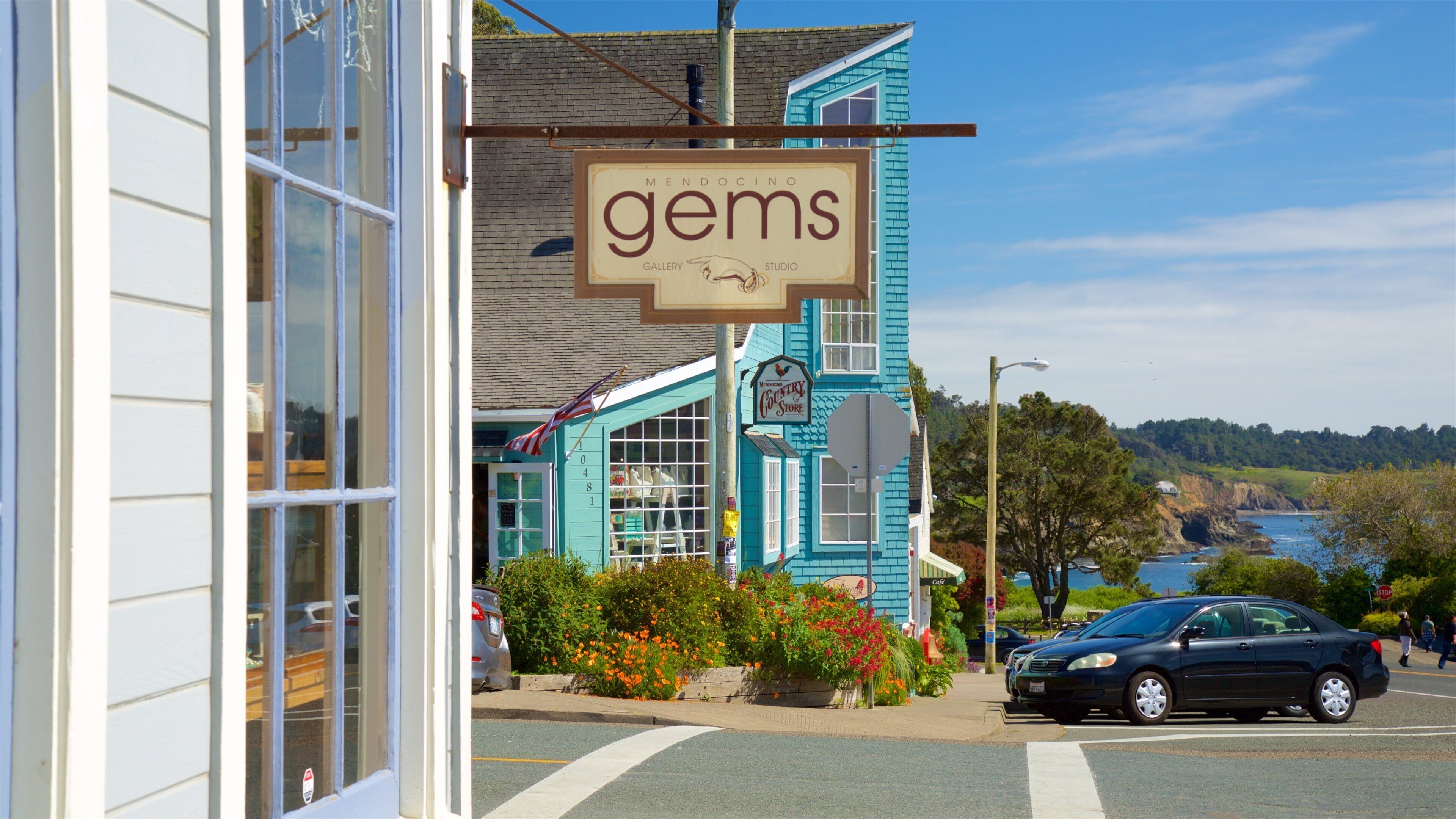 A storefront with a sign reading "Mendocino Gems Gallery & Studio" and a Country Store sign.