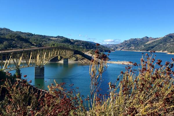 Pretty, clear day at Lake Sonoma.
This is a man made reservoir in the middle of Sonoma wine country. An old town complete with a hot springs resort was flooded during the process of creating it. Coho Salmon and Steelhead Trout are bred at the fishery here.
#Bridges
#Blue #California #Water